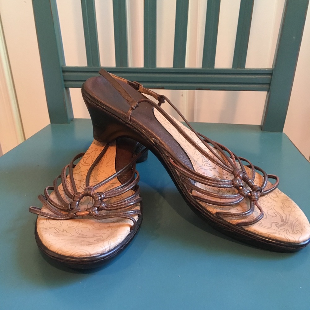 Beautiful Sofft strappy sandals with kitten heel